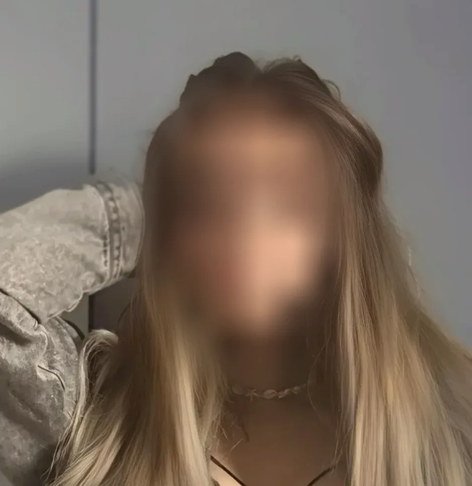 Amira, 21