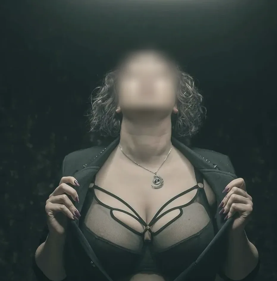 Evie, 38