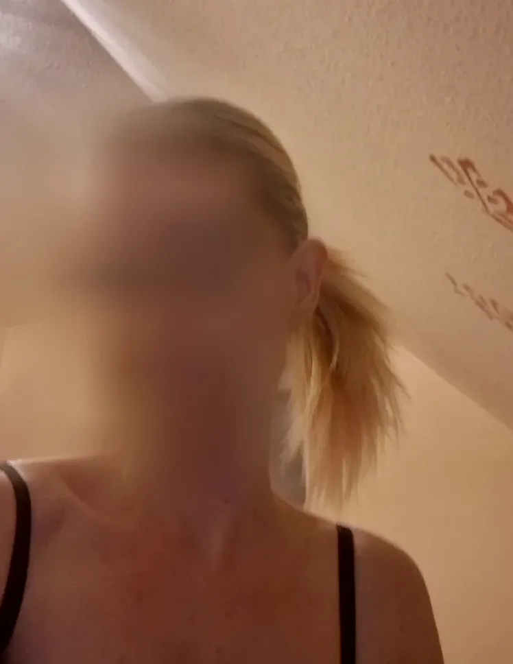 Ffion, 28