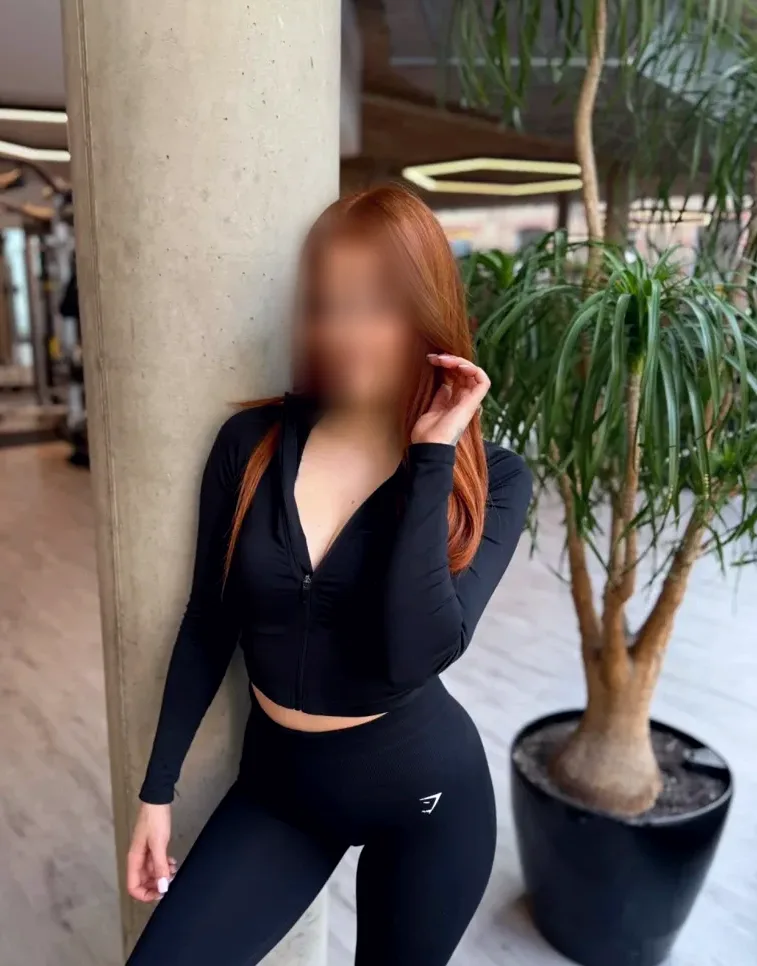 Isabelle, 21