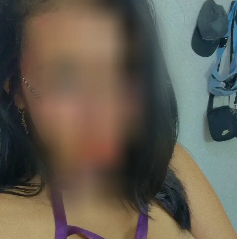 Lara, 23