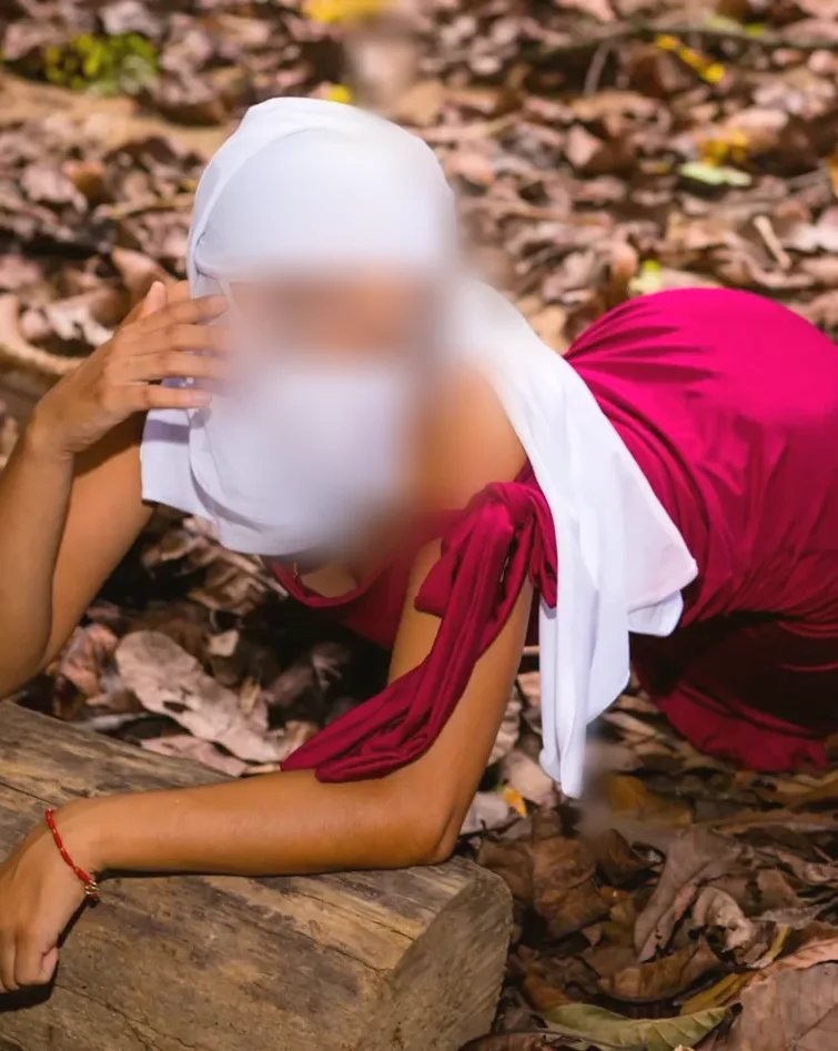 Rhian, 26